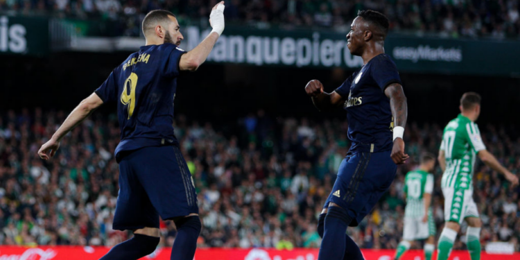 Após desentendimento na Champions, Benzema e Vinicius Jr se acertam (Crédito: GettyImages)