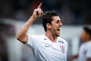 Danilo Avelar reforça empreendimentos com app para jogadores (Crédito: Getty Images)
