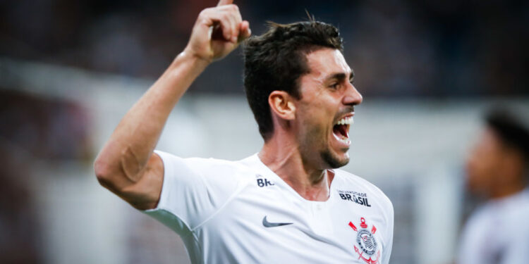 Danilo Avelar reforça empreendimentos com app para jogadores (Crédito: Getty Images)