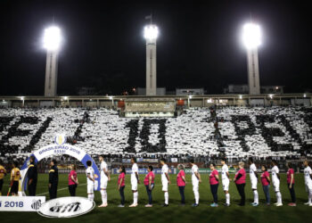 Pelé é ídolo do Santos (Crédito: GettyImages)