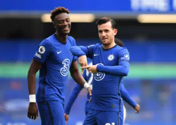 Ben Chilwell, companheiro de Abraham no Chelsea, também estava presente na festa (Crédito: Getty Images)