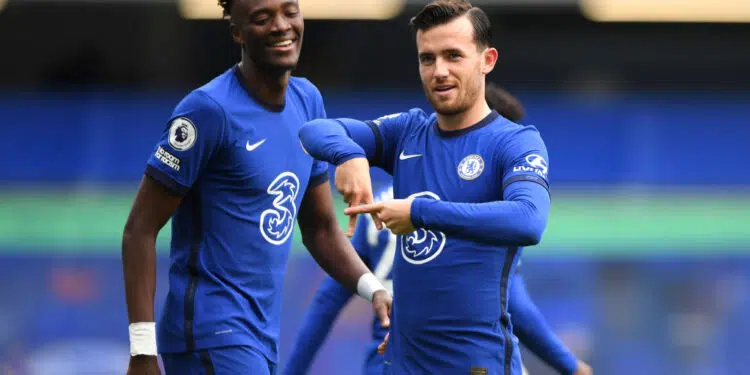 Ben Chilwell, companheiro de Abraham no Chelsea, também estava presente na festa (Crédito: Getty Images)