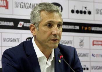 Presidente do Vasco volta a criticar promessas feitas por Leven Siano (Crédito: Transmissão Vasco TV)