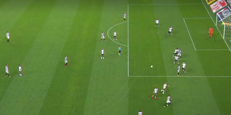Corinthians sai na frente, mas Atlético-MG vira e assume a liderança do Brasileirão (Crédito: Transmissão Premiere)