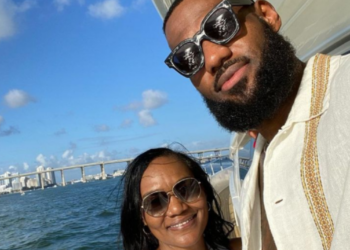 LeBron James homenageia mãe após passeio de barco (Crédito: Reprodução/Instagram)