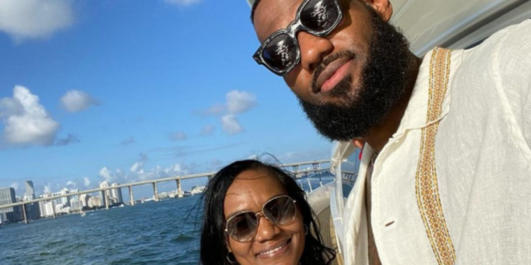LeBron James homenageia mãe após passeio de barco (Crédito: Reprodução/Instagram)