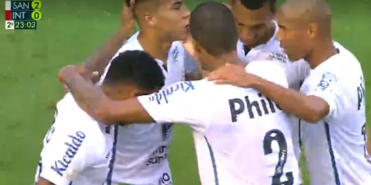 Santos vence o Internacional na Vila e sobe para o G-4 do Brasileirão (Crédito: Transmissão Premiere)
