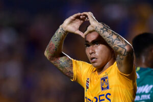 Eduardo Vargas em ação pelo Tigres, do México (Crédito: GettyImages)