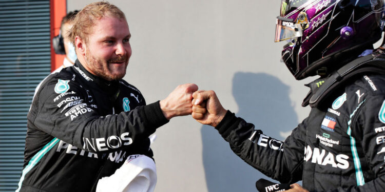 Hamilton diz que Bottas merece mais reconhecimento (Crédito: GettyImages)