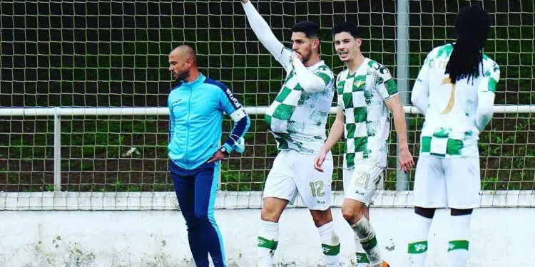 Ex-Grêmio e Botafogo, André Luis marca gol decisivo pelo Moreirense e celebra classificação na Taça de Portugal (Crédito: Ludus Comunica)
