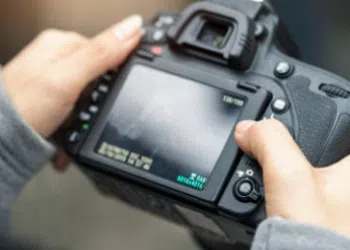 Câmeras fotográficas e acessórios para quem ama tirar fotos (Crédito: Reprodução/Getty Images)