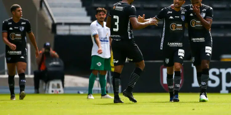 Cícero em ação pelo Botafogo (Crédito: GettyImages)
