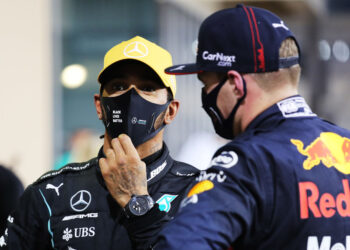 Lewis Hamilton volta às atividades após infecção por covid-19 (Crédito: GettyImages)