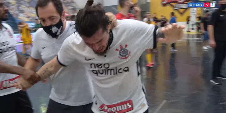 Corinthians emite nota de repúdio após derrota na Liga Nacional de Futsal (Crédito: Transmissão SporTV)