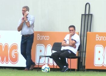 Luxemburgo recebe primeiro contato do Vasco (Crédito: Transmissão)