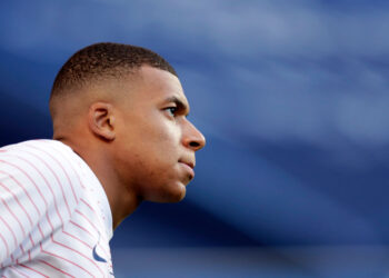 Após críticas, pai de Mbappé sai em defesa do filho e comenta possível interesse do Real Madrid (Crédito: GettyImages)
