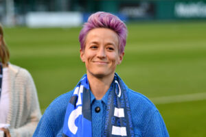 Após ser escolhida para a Seleção da Temporada, Megan Rapinoe critica decisão da Fifa (Crédito: GettyImages)