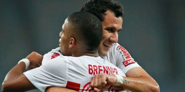 Pablo alerta torcedores e elenco após liderança do Brasileirão (Crédito: Miguel Schincariol / São Paulo)