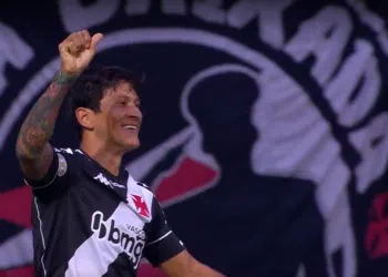 Escalação do Vasco: Germán Cano retorna ao elenco para clássico contra o Fluminense (Crédito: Transmissão Premiere)