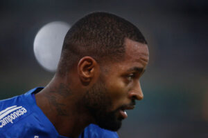 Dedé em ação com a camisa do Cruzeiro (Crédito: GettyImages)