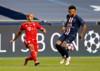 Neymar e Thiago em duelo pela Champions League (Crédito: GettyImages)