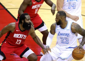 Lakers atropelam os Rockets em jogo com expulsões; Warriors vencem os Raptors (Crédito: GettyImages)