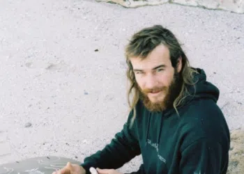 Surfista Mikey Wright salva mulher de afogamento no Havaí (Crédito: Reprodução/ Instagram)
