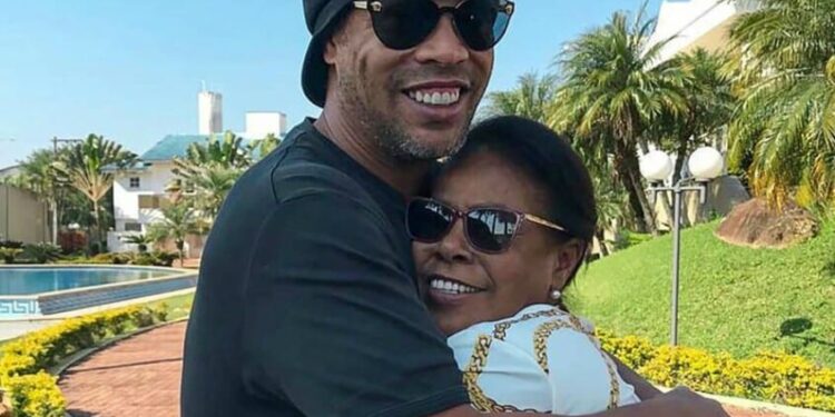 Mãe de Ronaldinho Gaúcho morre em decorrência de covid-19 (Crédito: Instagram)