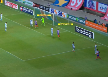 Com um a menos, Bahia vence Goiás e sai da zona de rebaixamento do Brasileirão (Crédito: Transmissão/ Premiere)