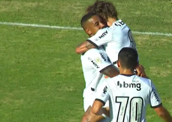 Jogadores do Atlético Mineiro comemorando (Crédito: Transmissão Premiere FC)