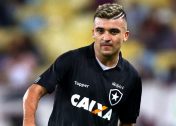 Victor Luís em ação pelo Botafogo (Crédito: GettyImages)