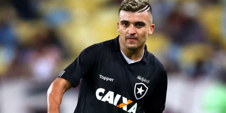 Victor Luís em ação pelo Botafogo (Crédito: GettyImages)