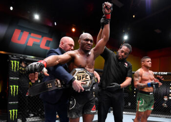 Kamaru Usman segue como campeão do UFC (Crédito: GettyImages)