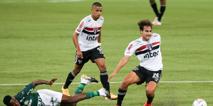 Igor Gomes e Brenner em jogo contra o Palmeiras (Crédito: Getty Images)