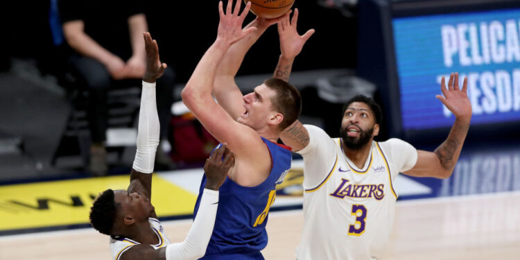 NBA: Anthony Davis pode ficar longe das quadras por até três semanas (Crédito: GettyImages)