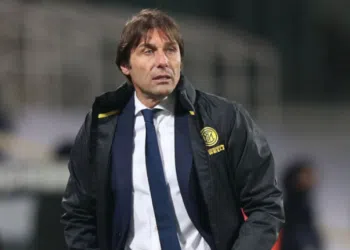 Antonio Conte comandando a Inter de Milão em campo (Crédito: GettyImages)