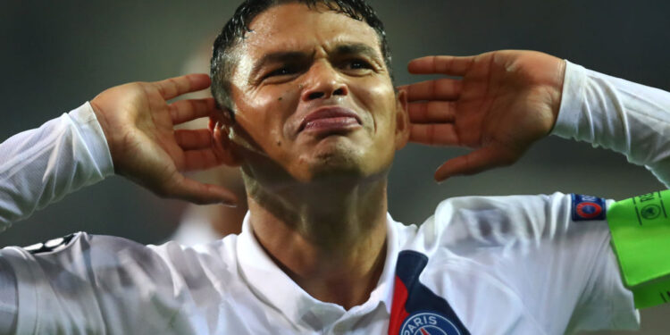 Thiago Silva comemorando gol pelo PSG (Crédito: GettyImages)