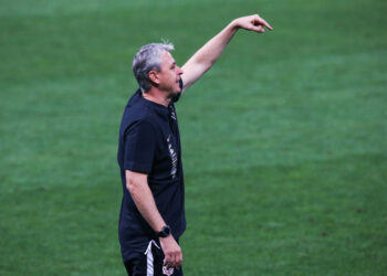 Tiago Nunes em campo quando ainda era treinador do Corinthians (Crédito: GettyImages)