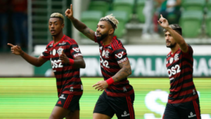 Bruno Henrique, Gabigol e Arrascaeta comemorando o gol pelo Flamengo (Crédito: GettyImages)