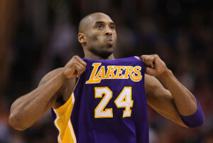 Kobe Bryant, astro da NBA e do Los Angeles Lakers em quadra (Crédito: GettyImages)