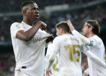 Vinicius Junior, jogador do Real Madrid comemorando após o gol (Crédito: GettyImages)
