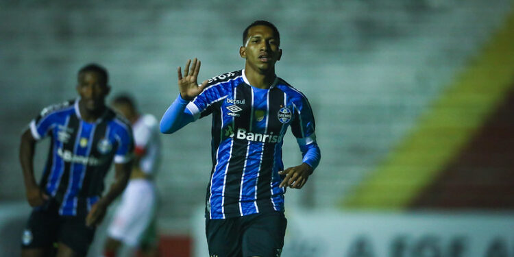 Léo Chú fez o seu primeiro gol com a camisa do Grêmio (Crédito: Lucas Uebel / Grêmio)