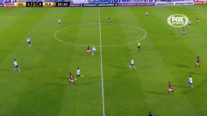 Flamengo em campo durante e a vitória sobre o Vélez na Libertadores (Crédito: Transmissão FOX Sports)
