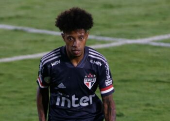 Tchê Tchê em ação com a camisa do São Paulo (Crédito: GettyImages)