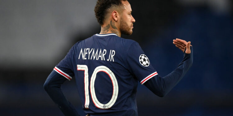 Neymar em ação pelo Paris Saint-Germain (Crédito: GettyImages)
