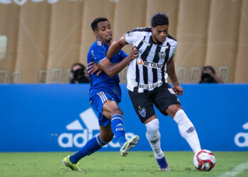 Hulk e William Pottker se estranharam no clássico entre Cruzeiro e Atlético-MG (Crédito: Bruno Haddad / Cruzeiro / Flickr)