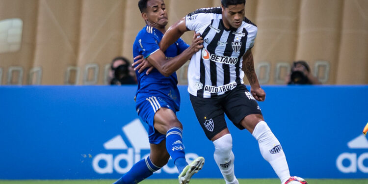 Hulk e William Pottker se estranharam no clássico entre Cruzeiro e Atlético-MG (Crédito: Bruno Haddad / Cruzeiro / Flickr)