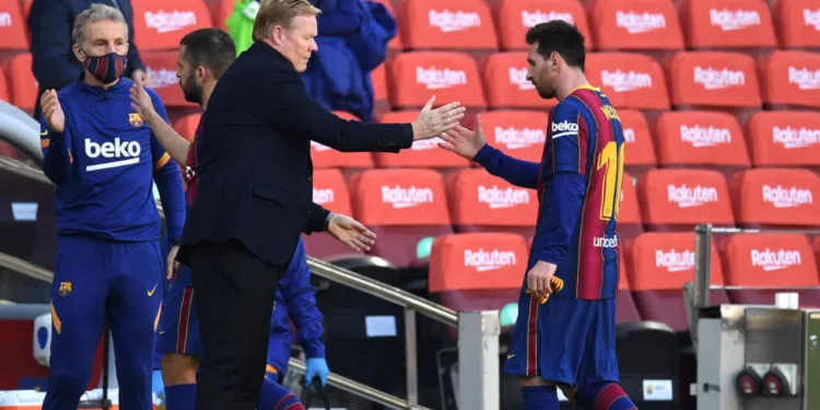 Messi e Koeman em ação no Barcelona (Crédito: GettyImages)