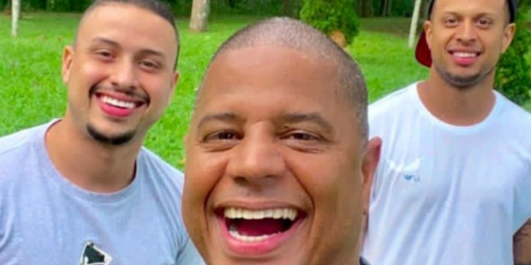 Marcelinho Carioca com seus filhos (Crédito: Reprodução/Instagram)
