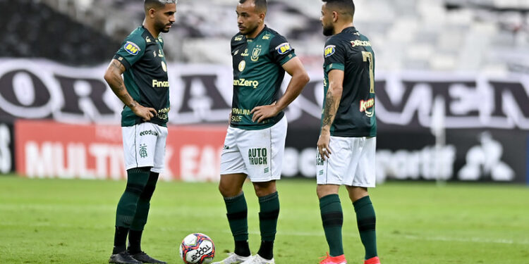 Dirigente do América-MG deu declarações polêmicas sobre a decisão Atlético Mineiro e quer áudio do VAR (Crédito: Mourão Panda / América)